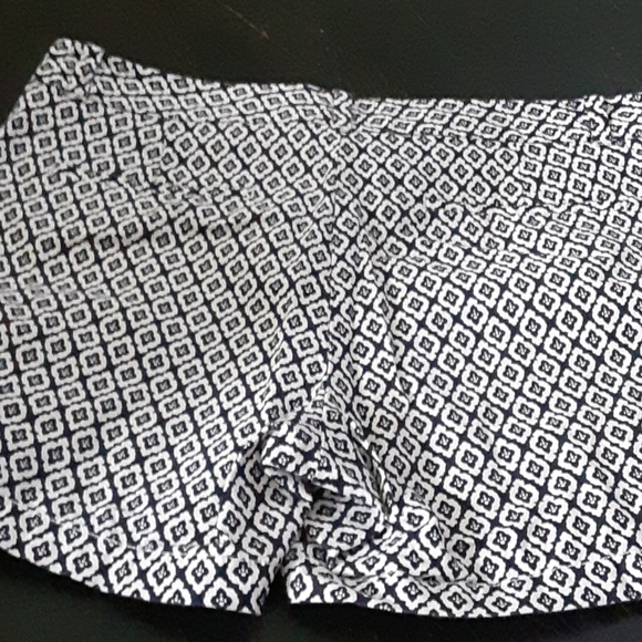 Gorgeous black white shorts - Picture 3 of 3